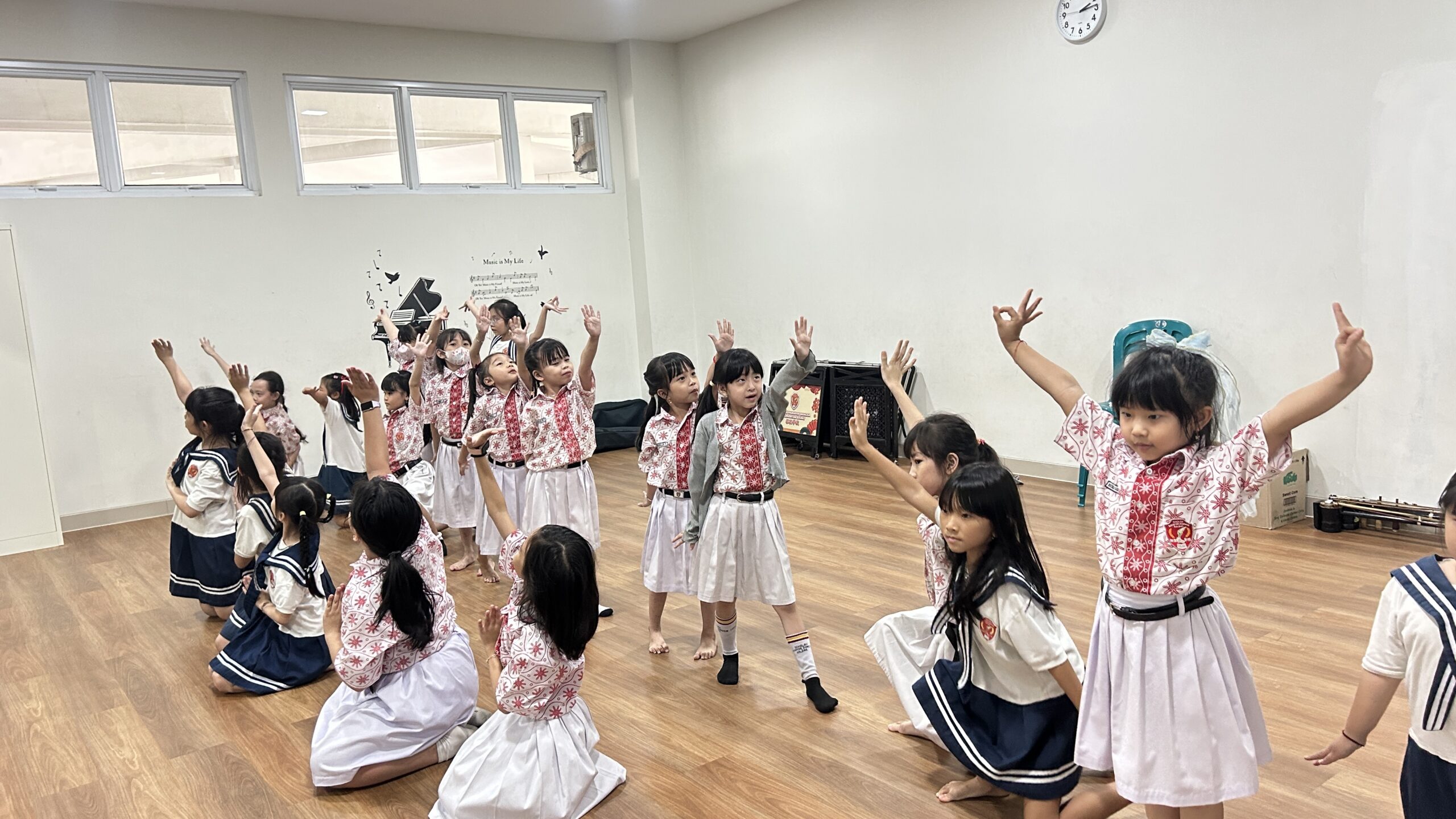 Primary School ekskul dancing